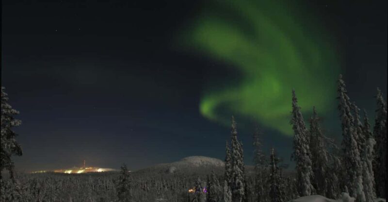 Ruka: Searching for the northern lights with snowshoes - Practical Details: Meeting Points, Transfers, and Clothing