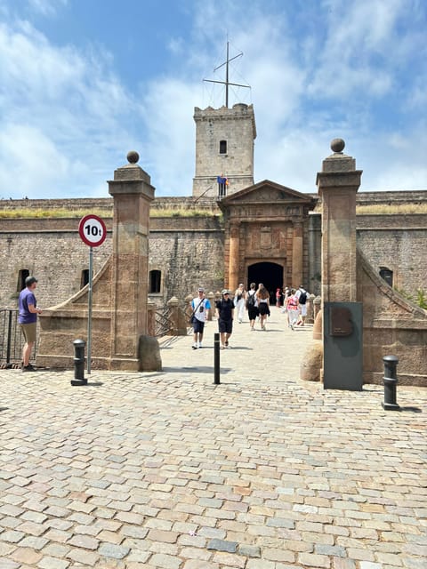 Running Tour in Barcelona: Keep Training, Keep Exploring - The Pacing and Physical Requirements of the Tour