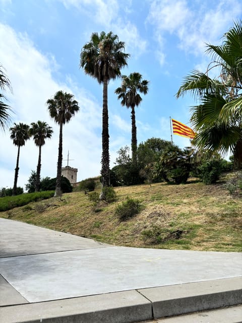 Running Tour in Barcelona: Keep Training, Keep Exploring - The Guide Experience: Multilingual Knowledge and Personal Touches