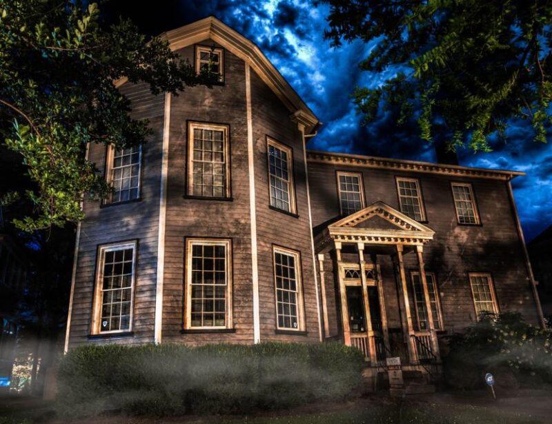 Rust, Rebels & Ruins: Raleigh Ghost Tours - The Atmosphere and Pacing of the Tour