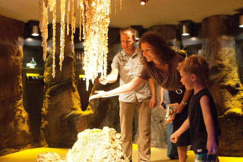 Saalfeld: Familienführung im Schaubergwerk Feengrotten - Exploring the Grottoneum Adventure Museum