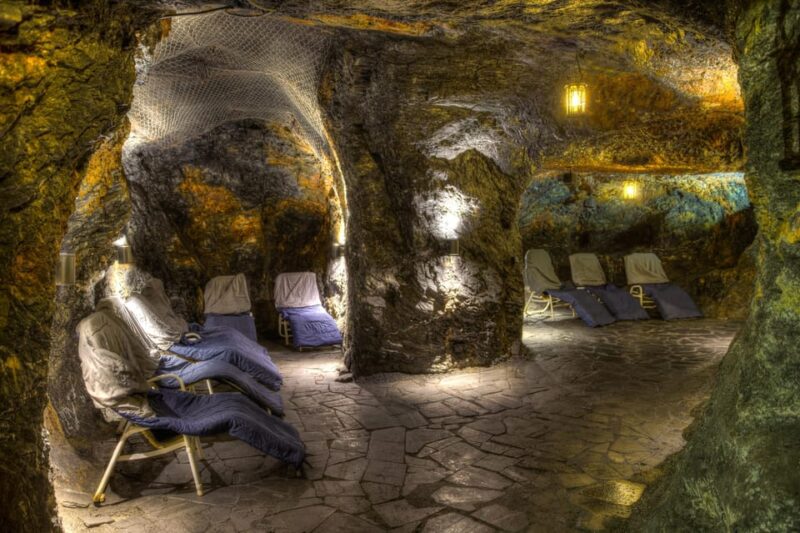 Saalfeld: Relaxation in the natural healing tunnel - Saalfelds natural healing tunnel: a peaceful escape for health