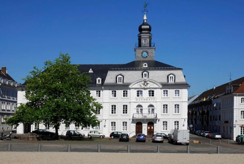 Saarbrücken: Express Walk with a Local - The Intimate Small-Group Experience