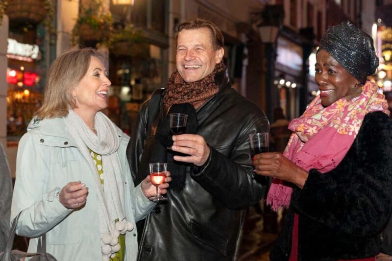 Saarbrücken: Magical Christmas tour through the old town - Christmas Tastings and Mulled Wine in the Old Town