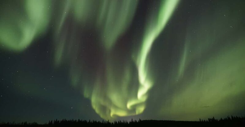 Saariselkä: Aurora Photo Tour by Car with Transfer & Drinks - Traveling to Arctic Hotspots for Aurora Viewing