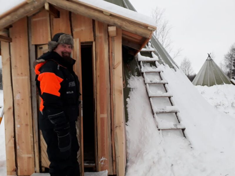 Saariselkä: Ice Fishing Tour to Lake Inari, reindeers& lunch - Visiting the Reindeer Island and Learning About Lapland