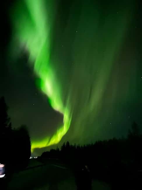 Saariselkä: Private Photo Northern Lights Tour - Visiting Arctic Locations Chosen by Real-Time Forecasts