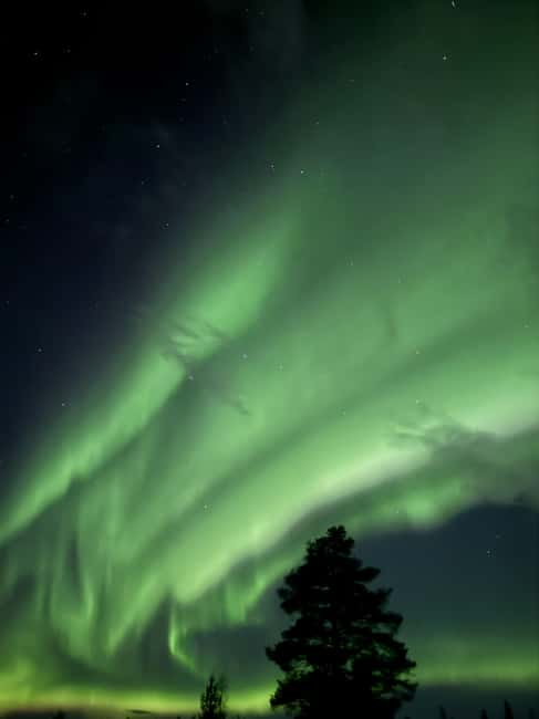 Saariselkä: Private Photo Northern Lights Tour - Warm Up and Social Time Around the Campfire