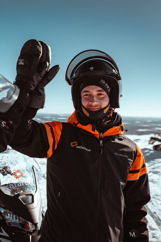 Saariselkä: Snowmobile Ride with Hot Drinks - The Experience for Families and Beginners