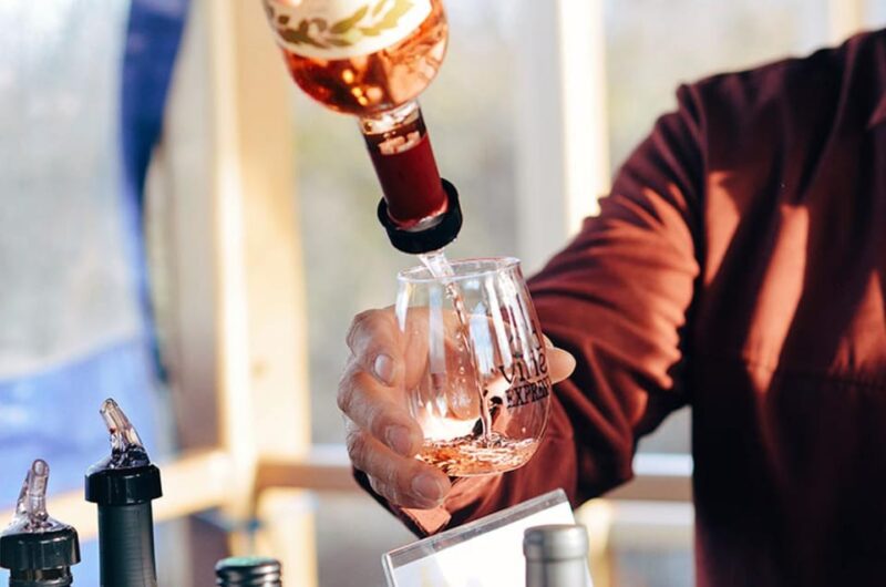 Sacramento: Old Vine Express Train Ride with Wine Tasting - Welcoming Sparkling Wine to Kick Off the Experience