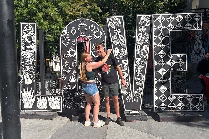 Sacramento Puzzling Adventure Scavenger Hunt Walking Activity - Engaging Riddles and Photo Challenges