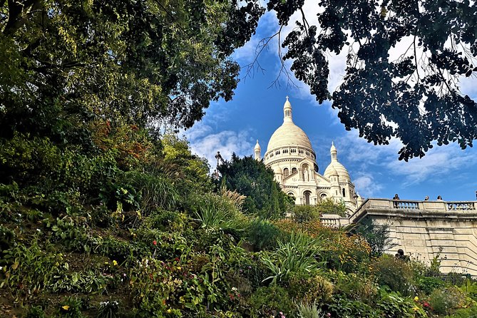 Sacred Heart and Montmartre with private guide - The Lively Atmosphere at Place du Tertre