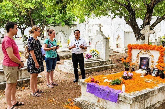 Sacred Souls: Dia de los Muertos Cultural Tour - The Guide: Insights and Storytelling Style