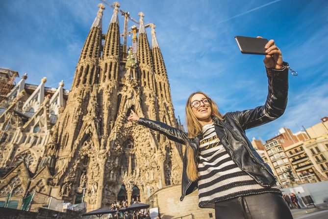 Sagrada Familia and Gaudi Private Tour with Skip the Line Tickets - The Experience of Visiting Casa Batllo and La Pedrera