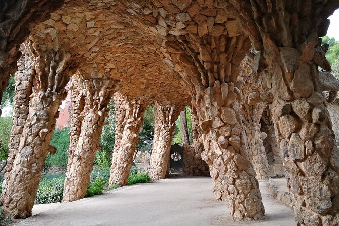 Sagrada Familia and Guell Park Small Group Tour: Drink and Tapa - Inside the Sagrada Familia: Skip-the-Line Access and Interior Wonders