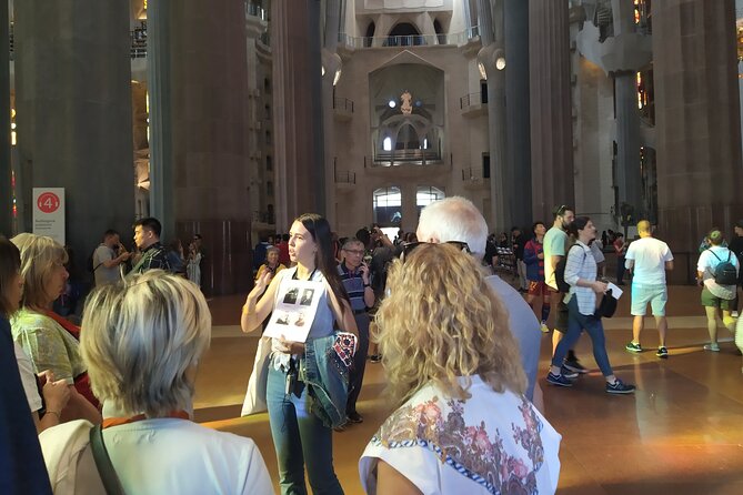Sagrada Familia English Guided Tour & Optional Tower Access - Accessibility and Practical Information