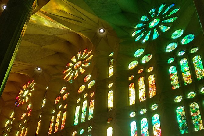 Sagrada Familia English Guided Tour & Optional Tower Access - Comparing This Tour to Other Barcelona Attractions