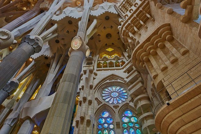 Sagrada Familia Evening Private Tour with Expert Guide - Why Visiting in the Evening Matters