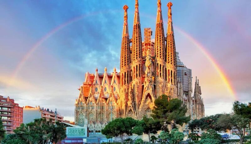 Sagrada Familia Exterior: The Secrets of the Facades - Meeting Points and Logistics for a Smooth Experience