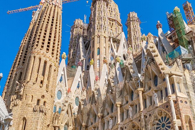 Sagrada Familia: Fast Track Guided Tour with optional Tower - The Experience: A Mix of Art, Architecture, and Atmosphere
