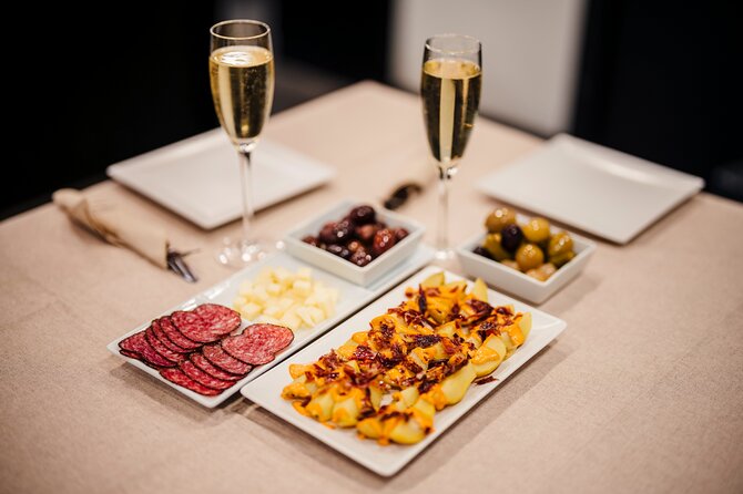 Sagrada Familia Jamón Iberico Tasting Experience with Cava - Key Points