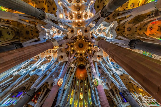 Sagrada Familia Monolingual Tour with Skip the Line Ticket - Starting at the Sagrada Familia Souvenir Shop in Barcelona
