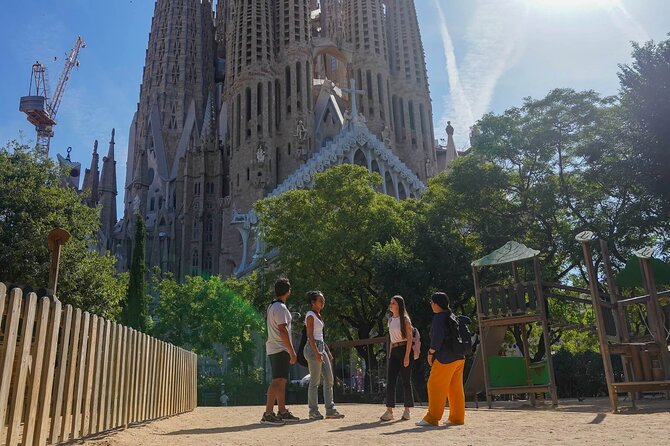 Sagrada Familia & Park Guell Guided Tour - Starting Point at Park Güell and What to Expect