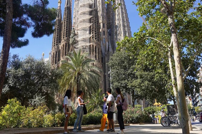 Sagrada Familia & Park Guell Guided Tour - Optional Tower Visit: Elevate Your La Sagrada Familia Experience