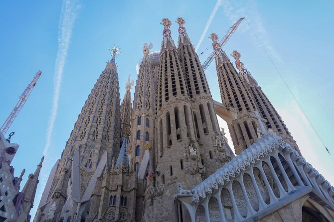 Sagrada Familia & Park Guell Guided Tour with Skip The Line - Transportation and Group Size