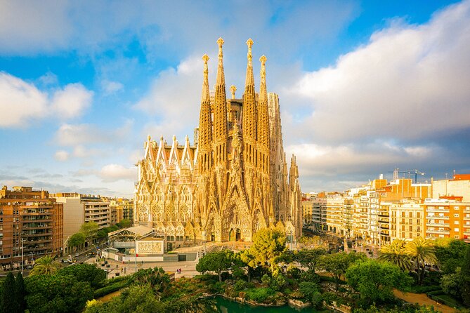 Sagrada Familia: Priority Access & Guided Tour - A Guided Tour of Gaudí’s Masterpiece with Priority Access in Barcelona