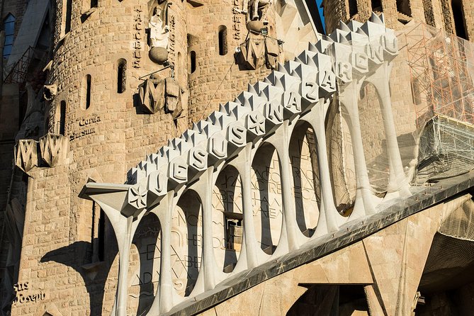 Sagrada Familia Private Guided Tour with Skip the Line Tickets - Exploring the Stunning Facades and Interior