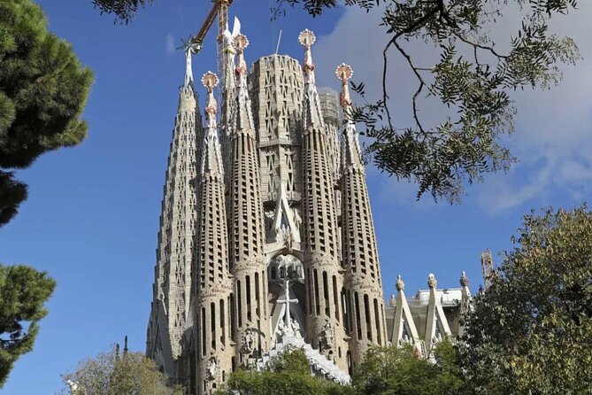 Sagrada Familia Private Tour with Skip-the-Line Ticket - Key Points