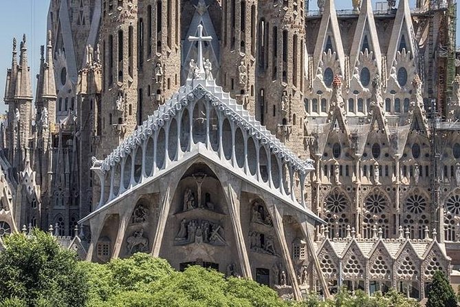 Sagrada Familia Private Tour with Skip-the-Line Ticket - Optional Tower Visits and Taxi Pickup