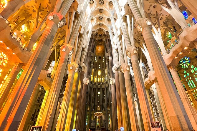 Sagrada Familia Small Group Guided Tour with Skip the Line Ticket - How This Tour Facilitates a Quick Access to Barcelona’s Iconic Landmark