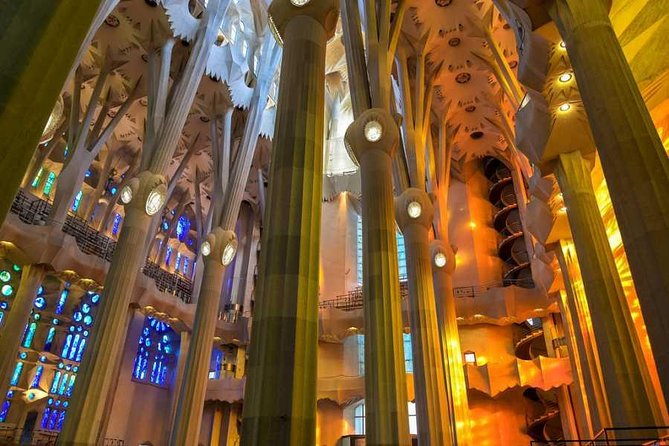 Sagrada Familia Small Group Tour with Skip the Line Ticket - What the Reviews Say About the Tour