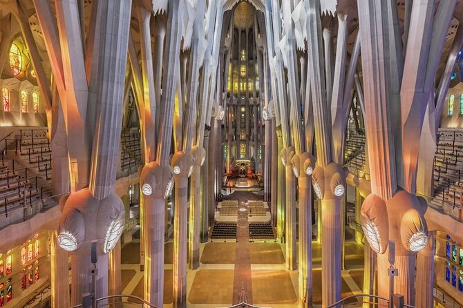 Sagrada Familia: The Golden Hour with Skip the line Tickets - Discover the Sagrada Família During the Golden Hour with Priority Access