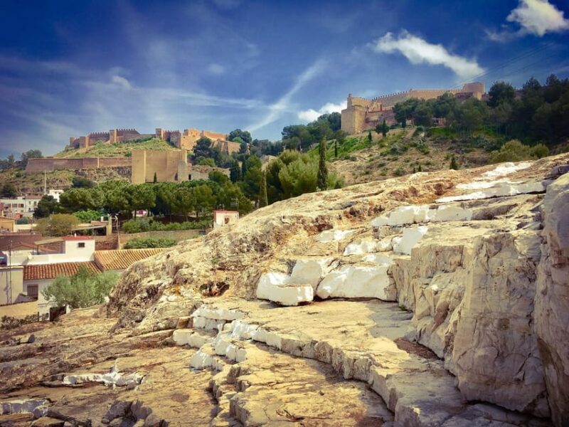 Sagunto - Private Historic Walking tour - Visiting the Portalet de la Juderia and the Old Jewish Quarter