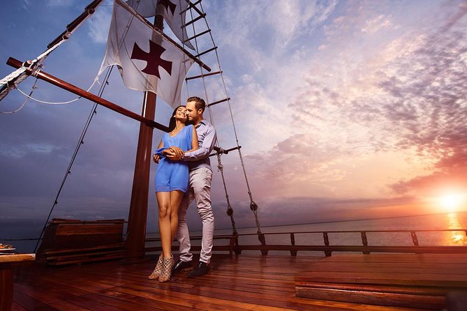 Sail Under Light of the Moon & Enjoy a Romantic Dinner in Spanish Galleon - The Three-Course Dinner and Drinks
