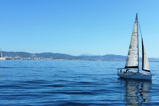 Sailboat ride for private groups in Barcelona - Drinks, Snacks, and Amenities Onboard