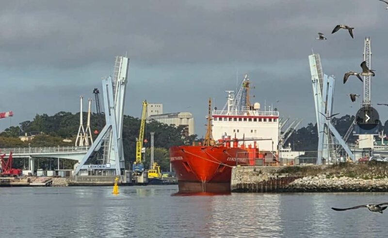 Sailboat Ride on the Matosinhos Sea with a Visit to the Port of Leixões - Returning to Leça Naval De Leça and Port Views