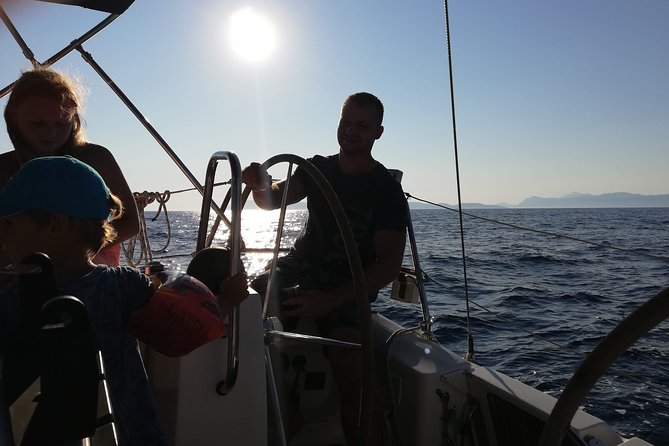 Sailboat tour to the islands - Sailing with a Skilled Skipper and Friendly Atmosphere