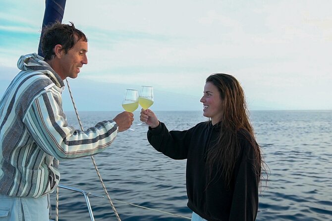 Sailing at sunset along the cliffs of Maro-Compartida - Key Points