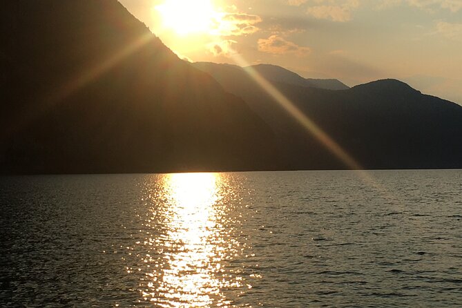 Sailing at Sunset on Lake Como: How to escape from daily routine - Timing and Pacing of the Tour