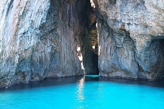 Sailing boat tour with lunch and swimming stops - Key Points