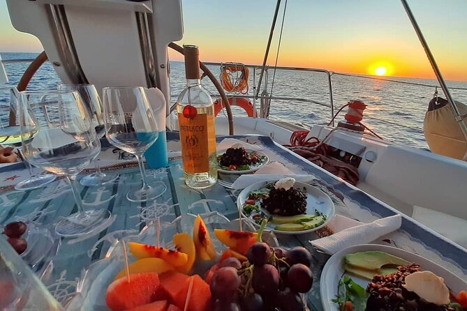 Sailing boat tour with lunch and swimming stops - Practical Details and Group Size