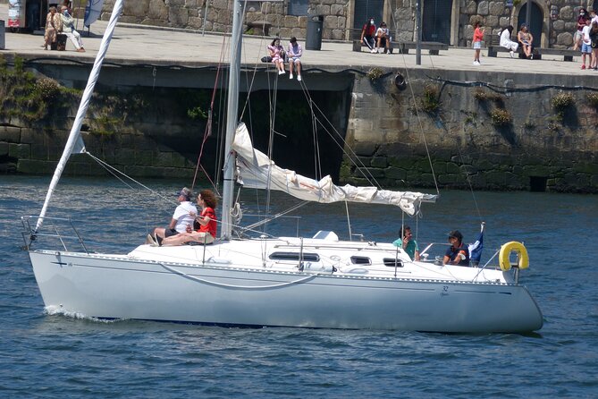 Sailing boat trip on the coast of Porto and on the river Douro - The Vessel Diva: Design and Comfort