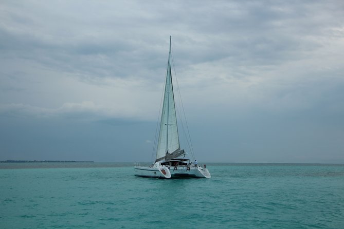 Sailing Catamaran with Open Bar to Isla Mujeres - Snorkeling at El Meco Reef: Clean Equipment and Vibrant Marine Life