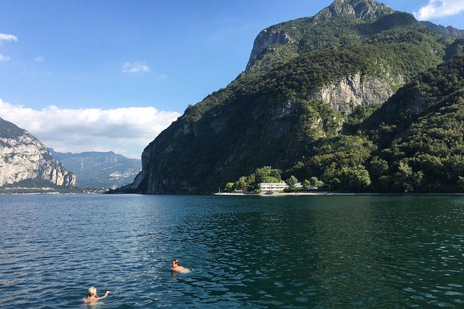 Sailing Experience on Lake Como: Fun, Relax and Adventure! - The Delight of Prosecco and Snack Stops