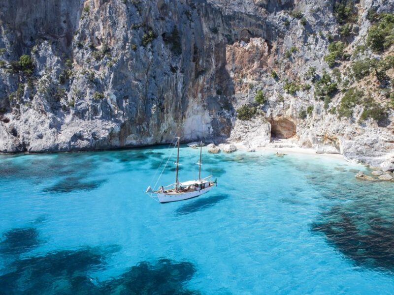 Sailing ship in exclusive, tour around the Gulf of Orosei - Departure from Cala Gonones Port and Meeting Details