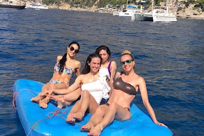 Sailing tour and lunch on board Sorrento and Capri - Caprese Lunch: Fresh, Local, and Delicious